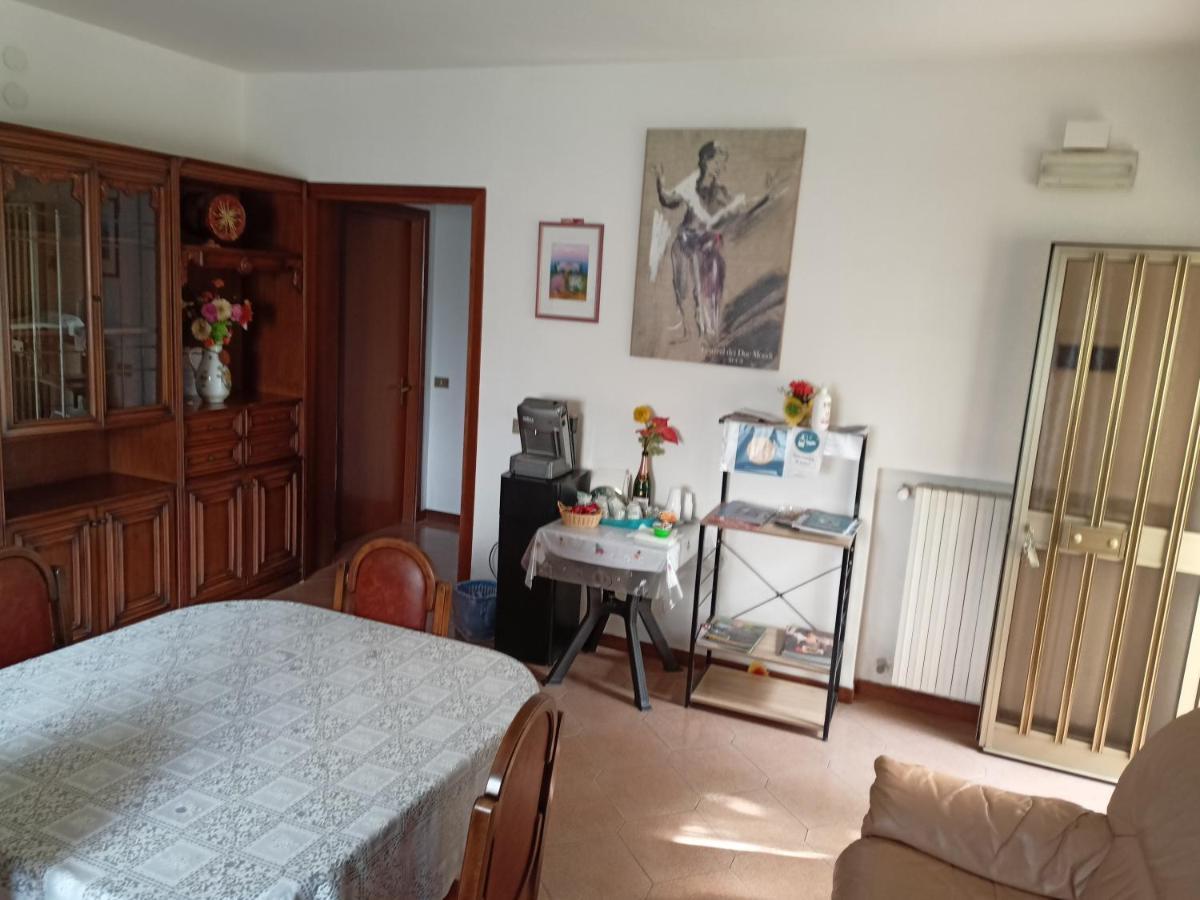 Da Angela - Camere Con Bagno Privato A Foligno Vicino Al Centro Luaran gambar